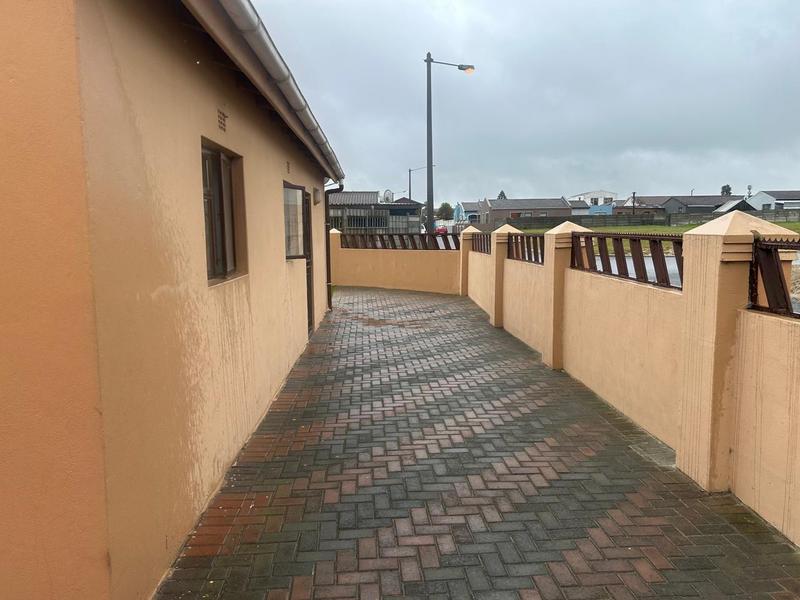5 Bedroom Property for Sale in Malibu Village Western Cape
